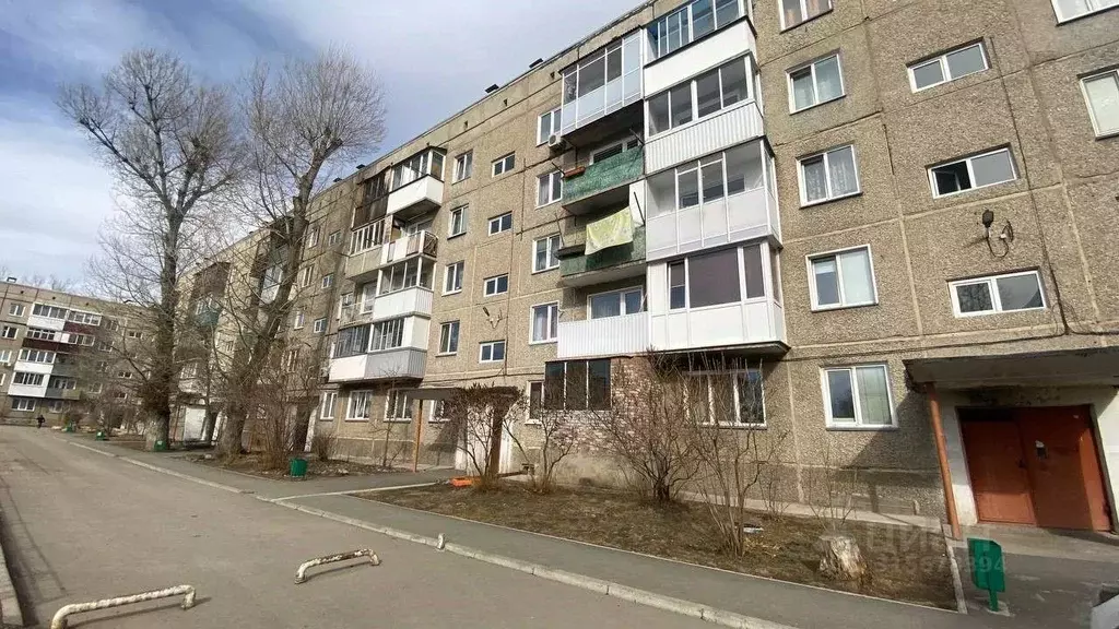 2-к кв. Хакасия, Абакан Пирятинская ул., 17 (47.1 м) - Фото 1