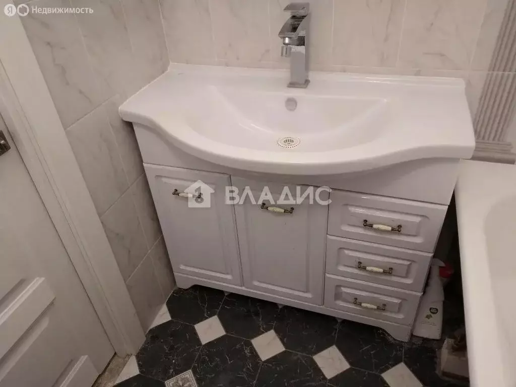 2-комнатная квартира: Балашиха, микрорайон Кучино, улица Соловьёва, 1 ... - Фото 2