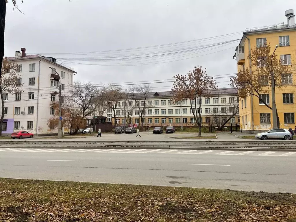 3-к кв. Свердловская область, Екатеринбург ул. Машиностроителей, 69 ... - Фото 1