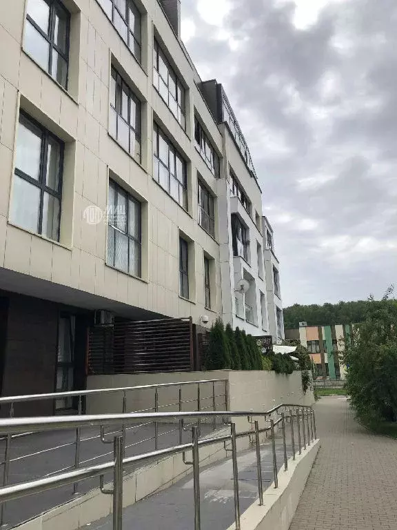 Продается 4-комнатная квартира - Фото 2