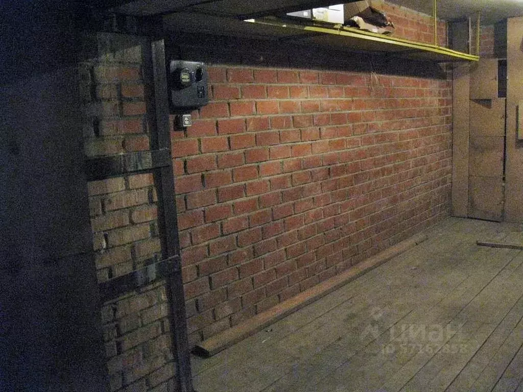 Гараж в Свердловская область, Екатеринбург ул. Челюскинцев, 126 (18 м) - Фото 1