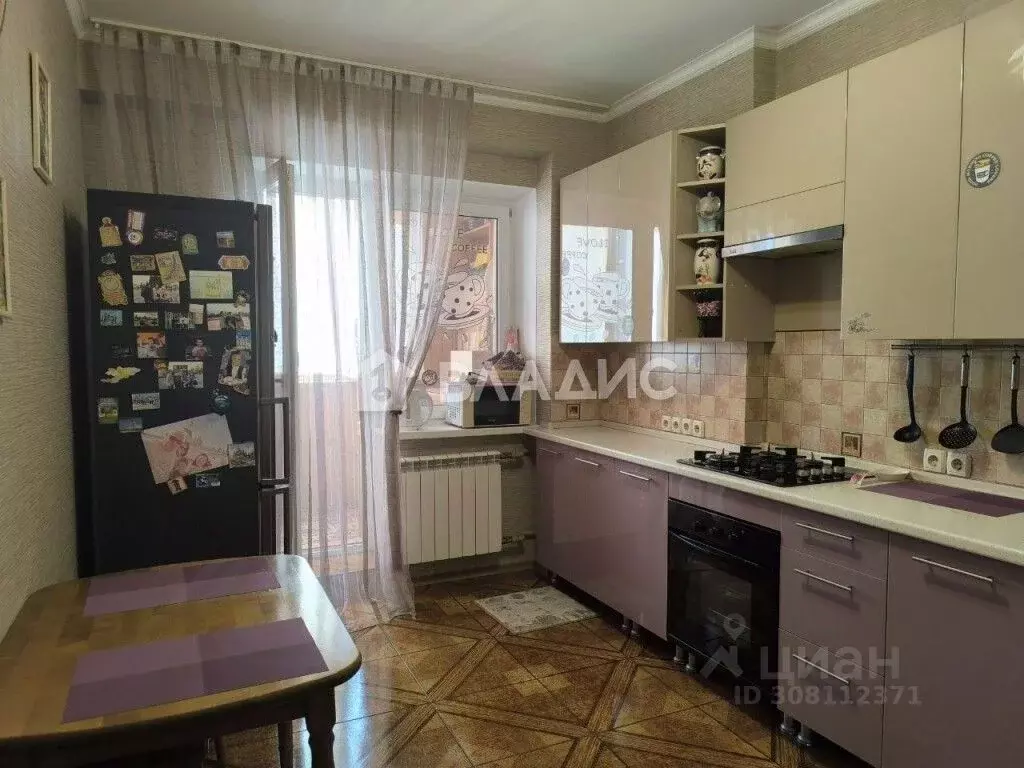 3-к кв. Белгородская область, Белгород ул. Щорса, 55а (79.0 м) - Фото 1