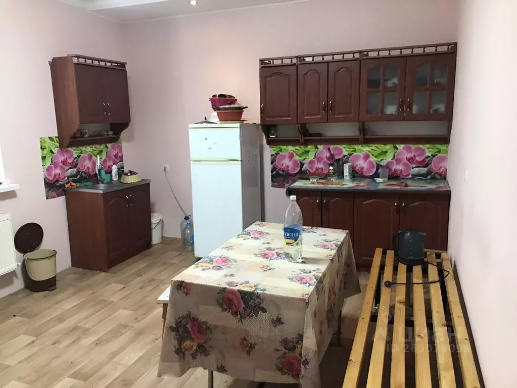 Дом в Крым, Симферопольский район, Гвардейское пгт  (150 м) - Фото 1