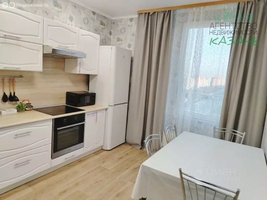 3-комнатная квартира: Казань, проспект Победы, 139к2 (94 м) - Фото 1