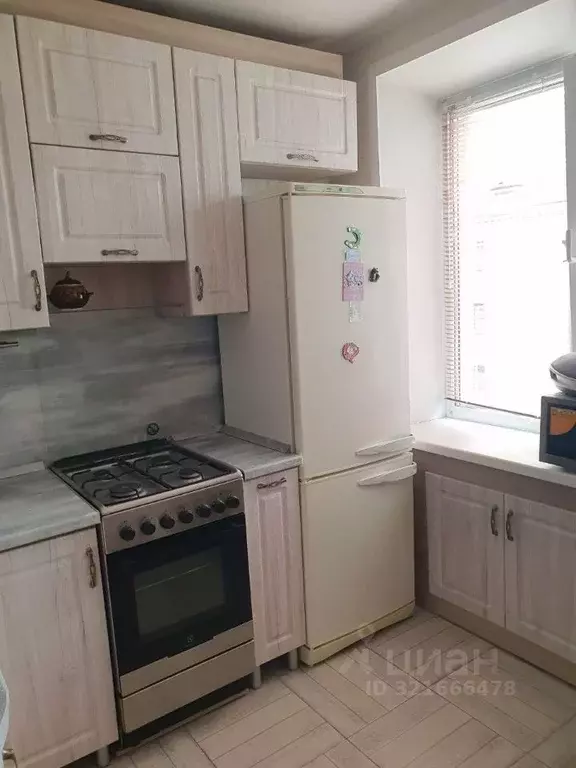 2-к кв. Брянская область, Брянск ул. Красной Гвардии, 18 (40.0 м) - Фото 1