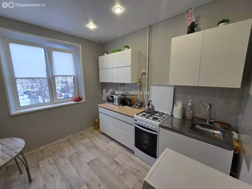 3-комнатная квартира: Чебаркуль, Октябрьская улица, 3А (65.6 м) - Фото 1