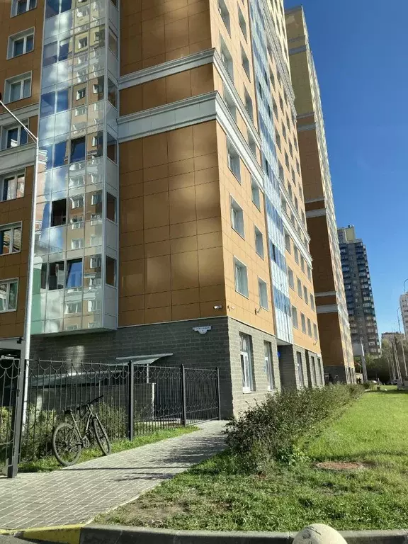 2-к кв. Санкт-Петербург ул. Кустодиева, 3к3 (70.0 м) - Фото 0