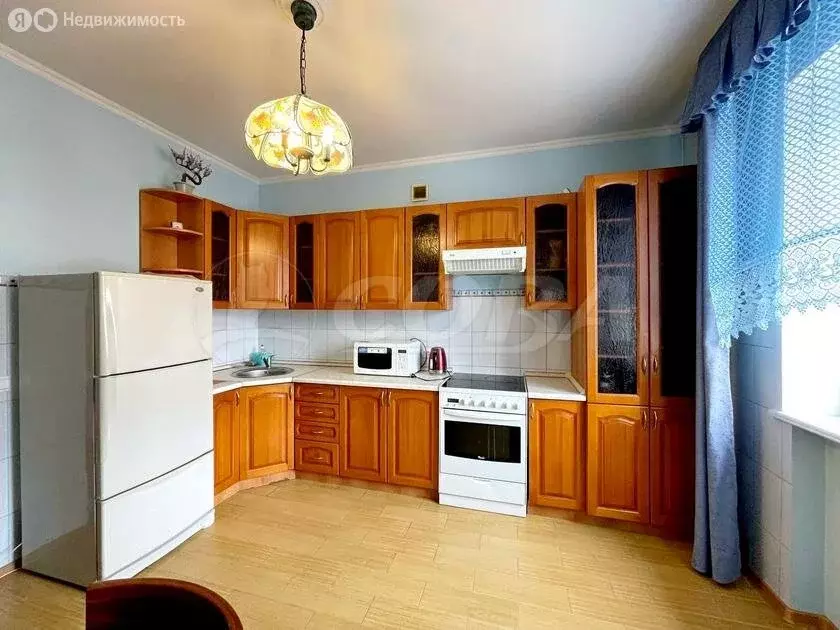 3-комнатная квартира: Тюмень, Комсомольская улица, 58 (100 м) - Фото 1