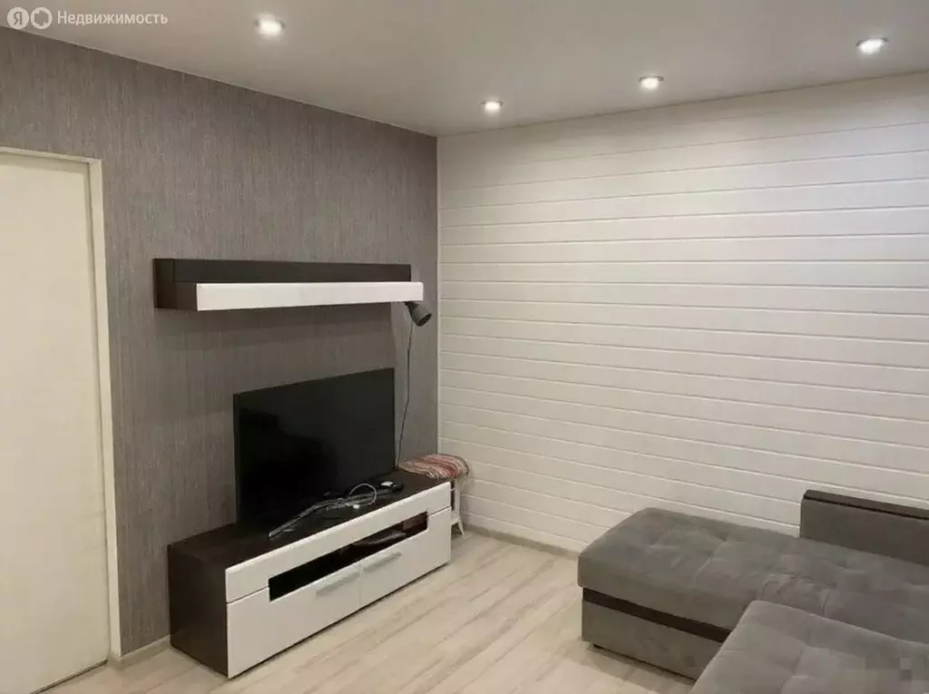 2-комнатная квартира: Мурманск, улица Алексея Хлобыстова, 27 (45 м) - Фото 1