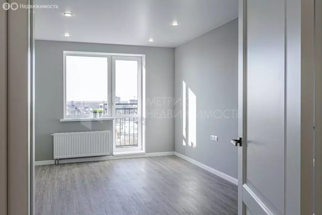 2-комнатная квартира: Тюмень, улица Пожарных и Спасателей, 5 (70 м) - Фото 1