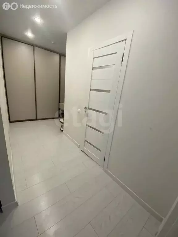 2-комнатная квартира: Тюмень, улица Тимофея Чаркова, 87 (54.3 м) - Фото 2