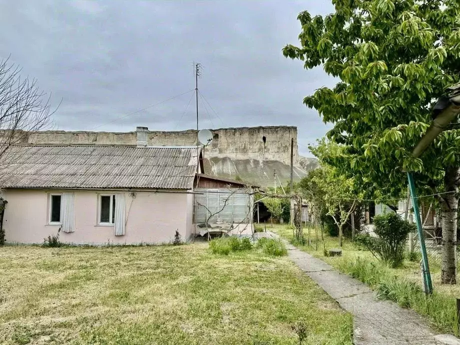 Дом в Крым, Белогорский район, Вишенское с/пос, с. Белая Скала ул. ... - Фото 1