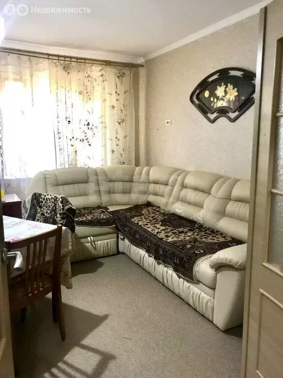 3-комнатная квартира: Златоуст, улица имени В.В. Маяковского, 1 (66 м) - Фото 0