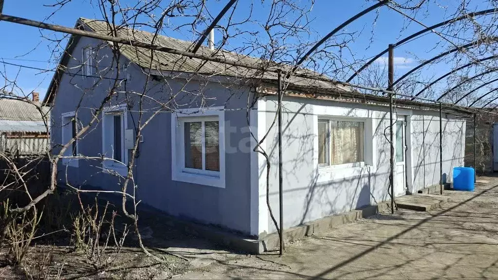 Дом в Крым, Советский район, с. Красногвардейское ул. Полевая (108 м) - Фото 1