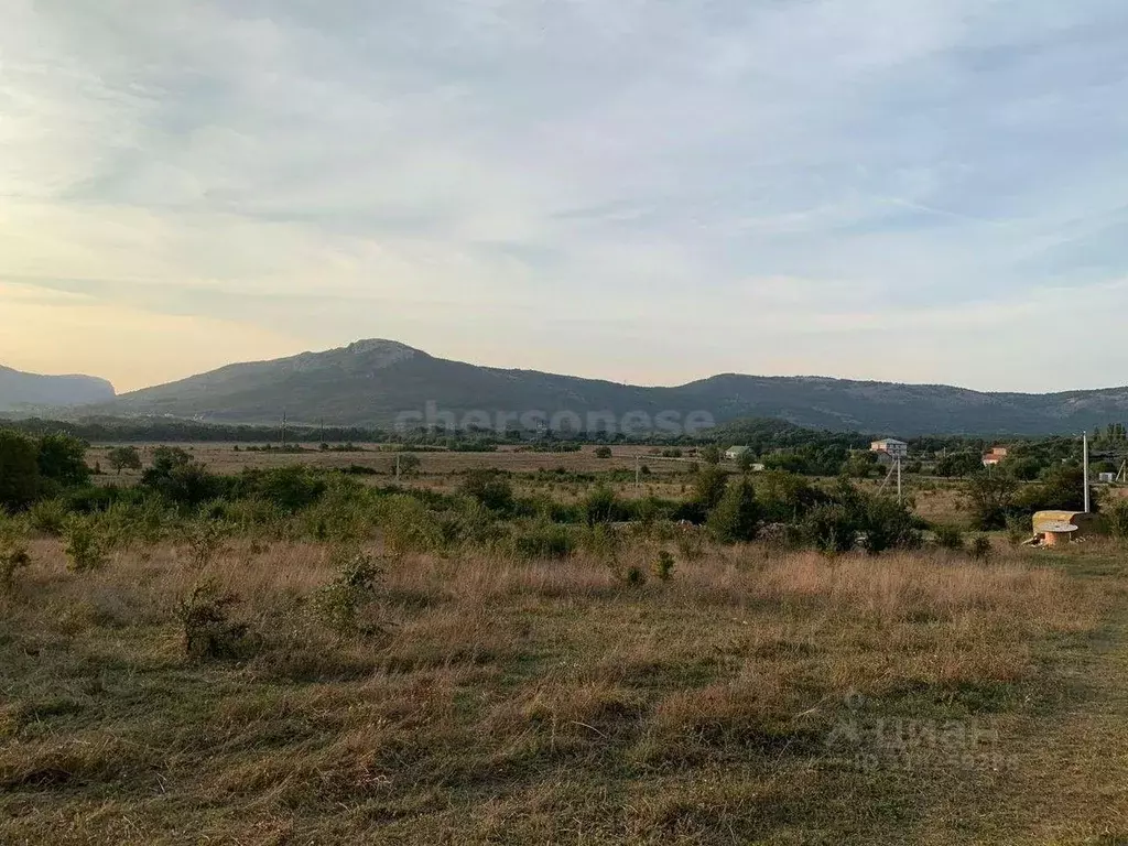 Участок в Севастополь с. Орлиное, ул. Приветливая (9.85 сот.) - Фото 0