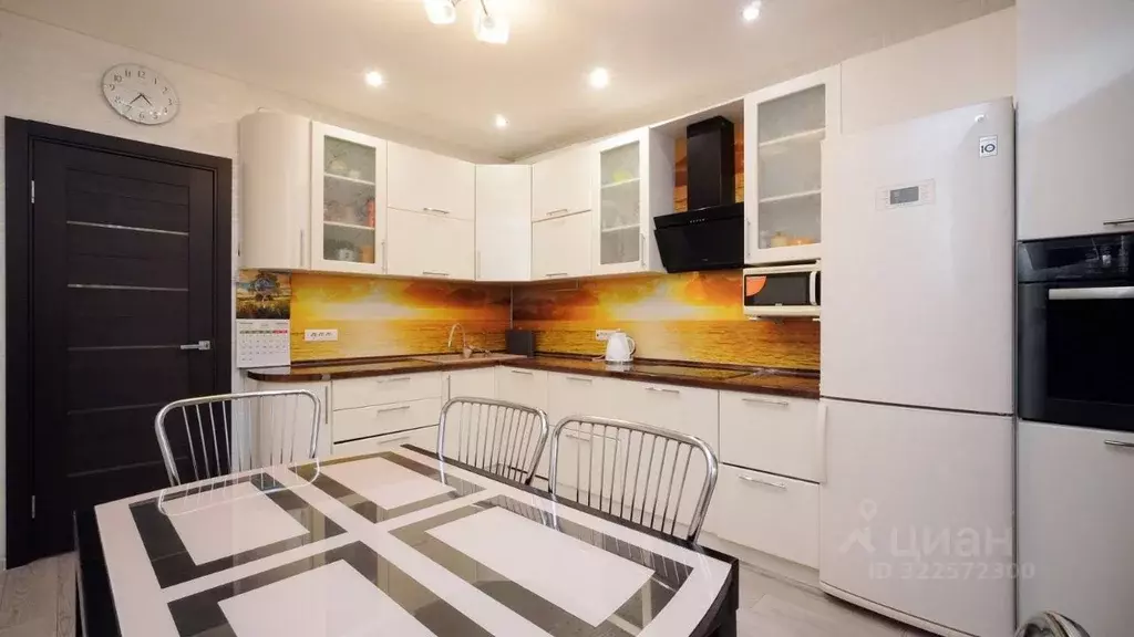 3-к кв. Московская область, Наро-Фоминск ул. Войкова, 5 (88.0 м) - Фото 1