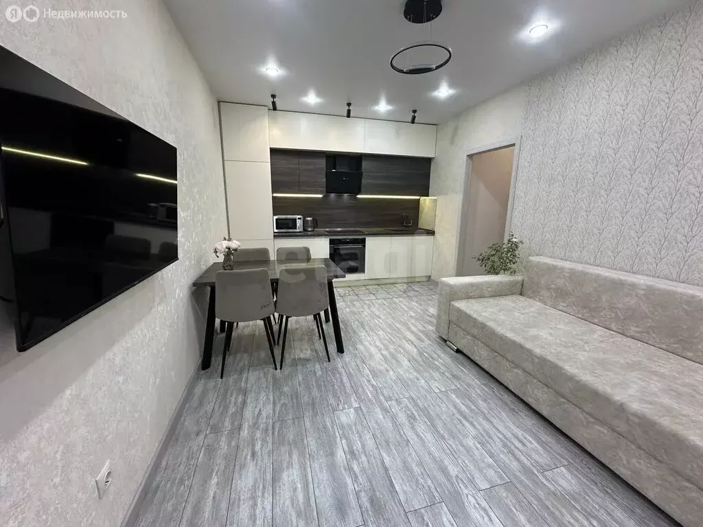 2-комнатная квартира: Тюмень, улица Фармана Салманова, 16 (56 м) - Фото 2