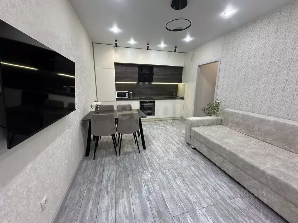 2-к кв. Тюменская область, Тюмень ул. Фармана Салманова, 12 (56.0 м) - Фото 2