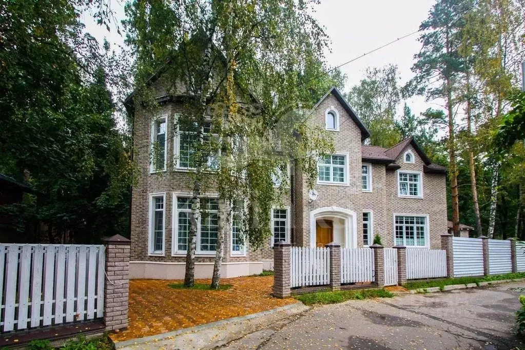 Дом в Московская область, Одинцовский городской округ, с. Иславское  ... - Фото 1