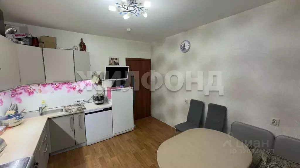 3-к кв. Новосибирская область, Новосибирск Спортивная ул., 11/1 (73.3 ... - Фото 1