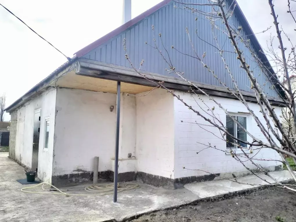 Дом в Саратовская область, Энгельсский район, Новопушкинское ... - Фото 0