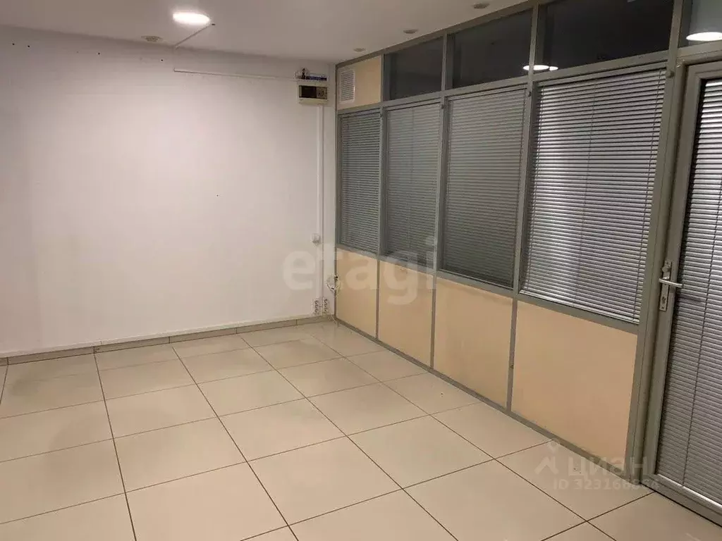 Офис в Ямало-Ненецкий АО, Новый Уренгой Юбилейная ул., 5 (18 м) - Фото 1