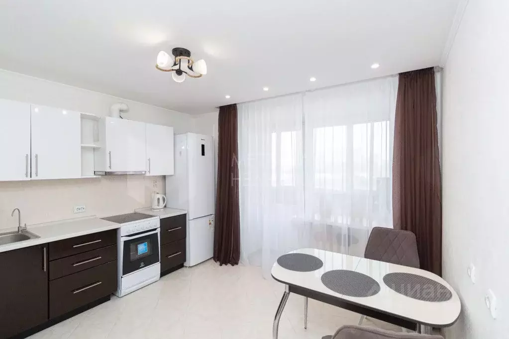 2-к кв. Тюменская область, Тюмень ул. Тимирязева, 130 (60.0 м) - Фото 1