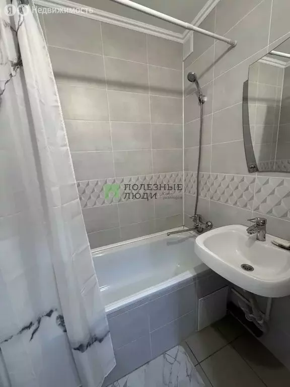 2-комнатная квартира: Ижевск, улица Холмогорова, 81 (56.6 м) - Фото 0