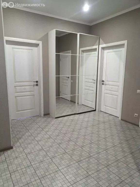 2-комнатная квартира: Геленджик, улица Олега Анофриева, 1к6 (62 м) - Фото 0