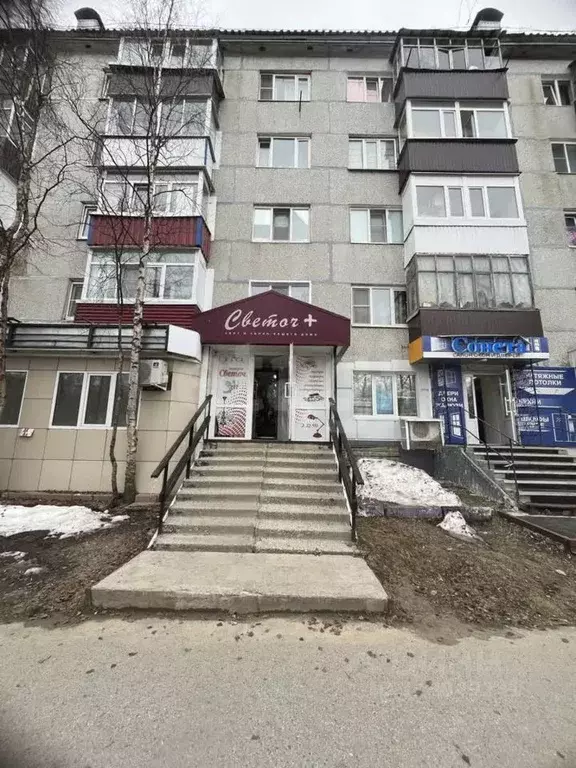 Торговая площадь в Коми, Усинск ул. Строителей, 9 (126 м) - Фото 0
