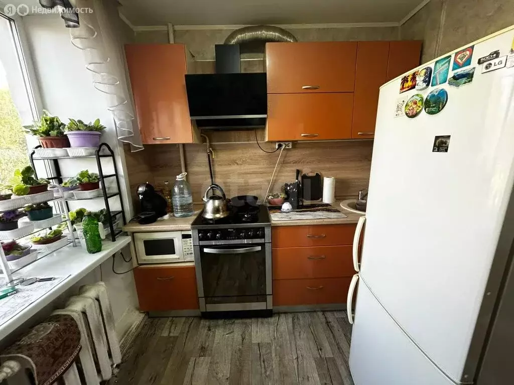 3-комнатная квартира: Курган, улица Карла Маркса, 93 (56 м) - Фото 1