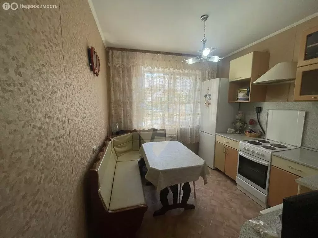 3-комнатная квартира: Старый Оскол, микрорайон Солнечный, 17 (63.5 м) - Фото 0