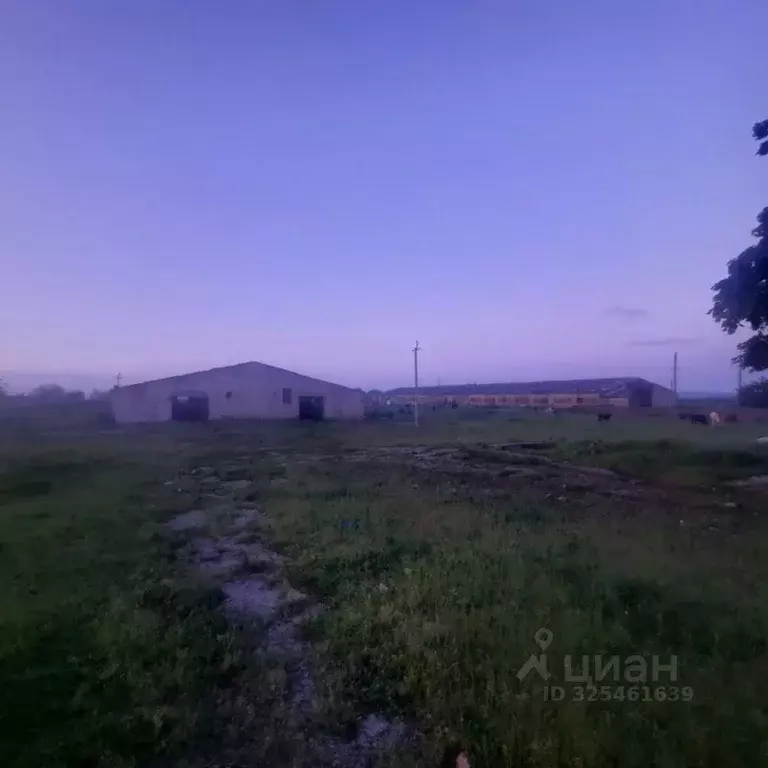 Торговая площадь в Кабардино-Балкария, Лескенский район, с. Анзорей  ... - Фото 1