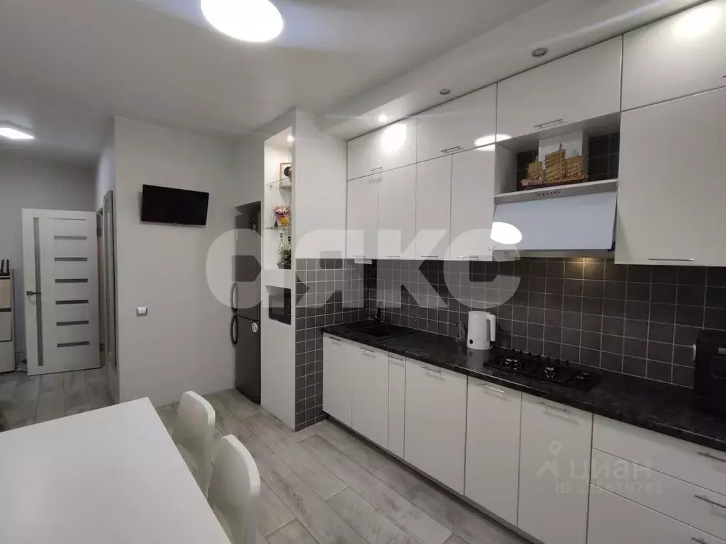 1-к кв. Крым, Симферополь ул. Трубаченко, 16Г (37.4 м) - Фото 1