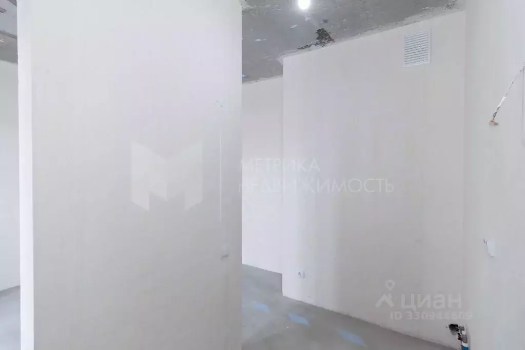 Студия Тюменская область, Тюмень ул. Эльвиры Федоровой, 1 (28.6 м) - Фото 1