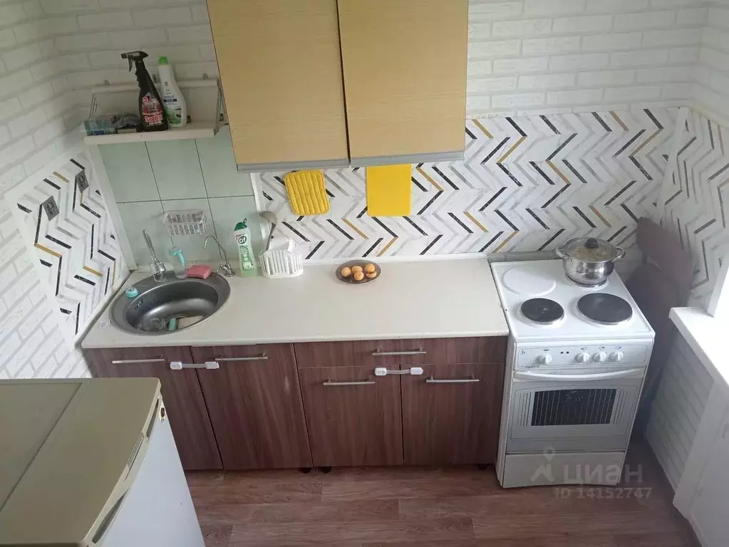 1-к кв. Тюменская область, Тюмень ул. 50 лет Октября, 32 (36.0 м) - Фото 0