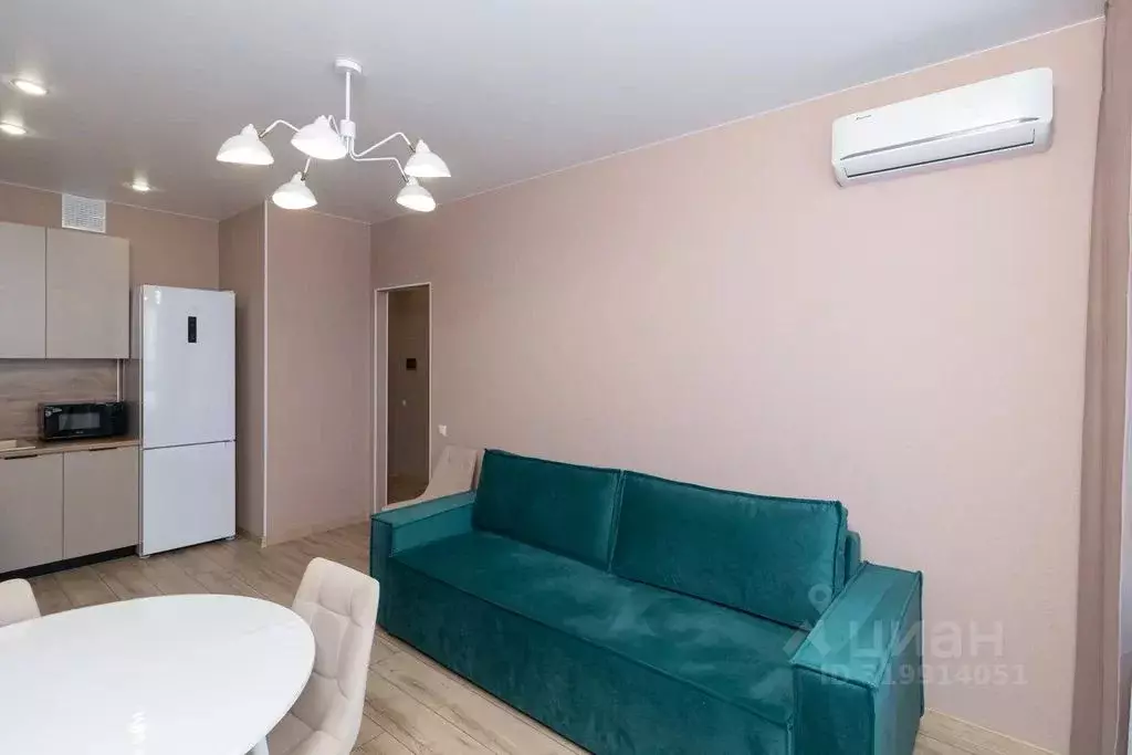 1-к кв. Тюменская область, Тюмень ул. Фармана Салманова, 15 (37.0 м) - Фото 1