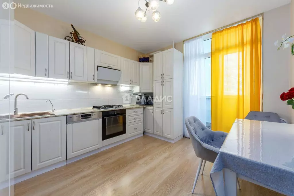 2-комнатная квартира: Калининград, улица Виктора Денисова, 24 (62.2 м) - Фото 0
