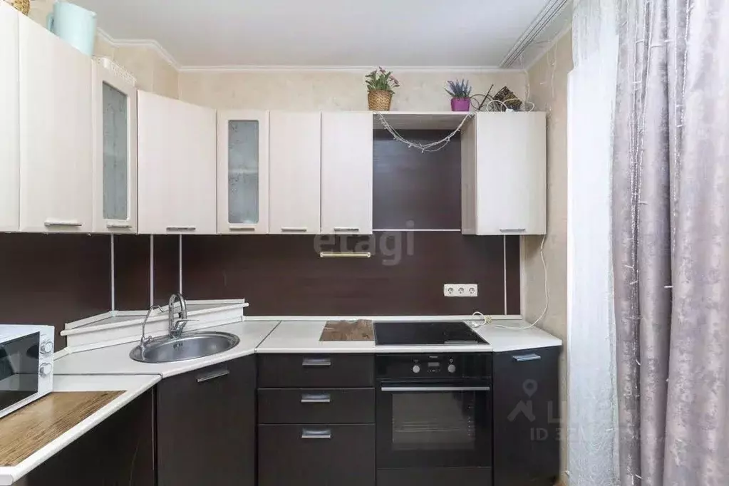 2-к кв. Тюменская область, Тюмень ул. Прокопия Артамонова, 4 (49.8 м) - Фото 1