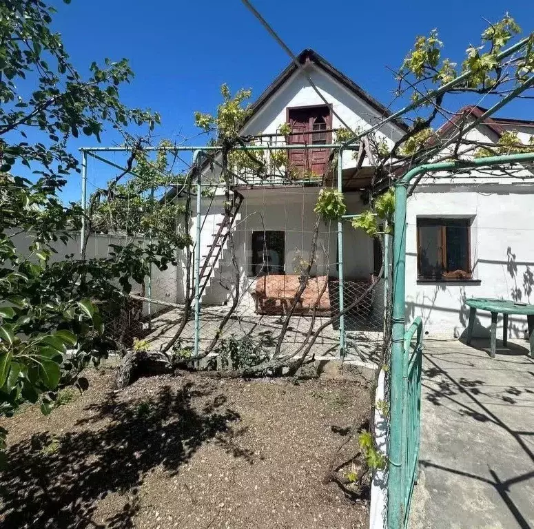 Дом в Крым, Феодосия ул. Автобусная (129 м) - Фото 1