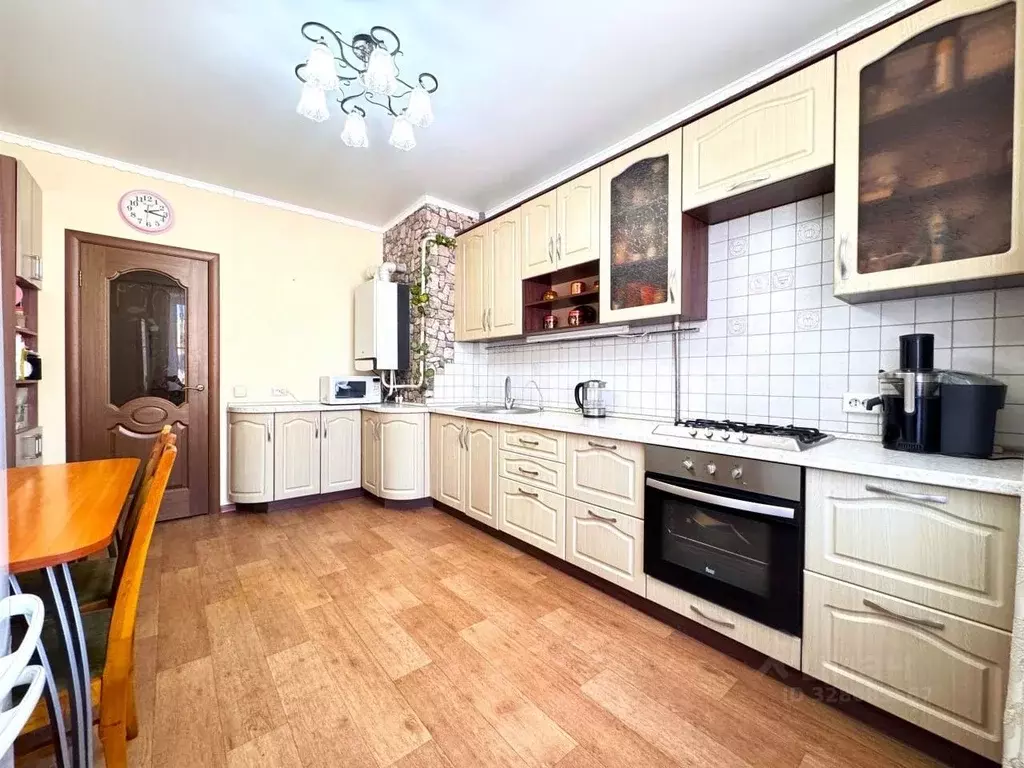 1-к кв. Башкортостан, Уфа ул. Равиля Бикбаева, 1 (50.1 м) - Фото 1