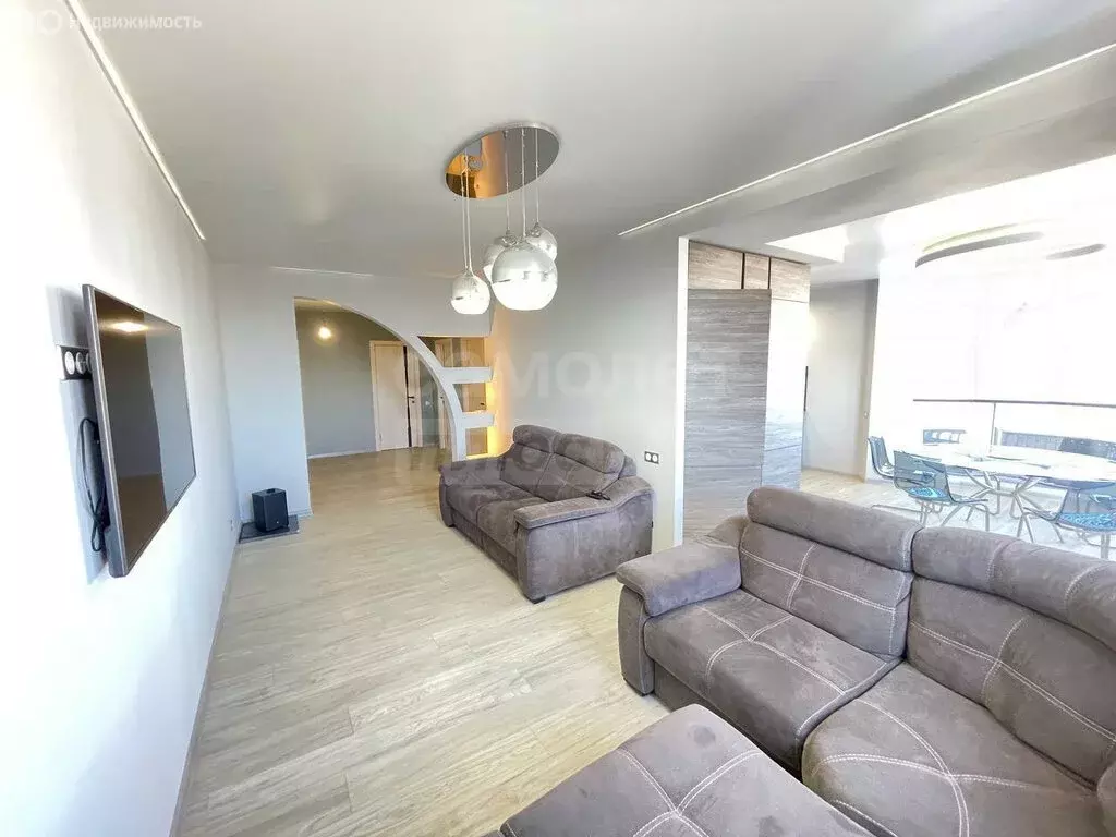 3-комнатная квартира: Оренбург, улица Чкалова, 53/3 (90 м) - Фото 0