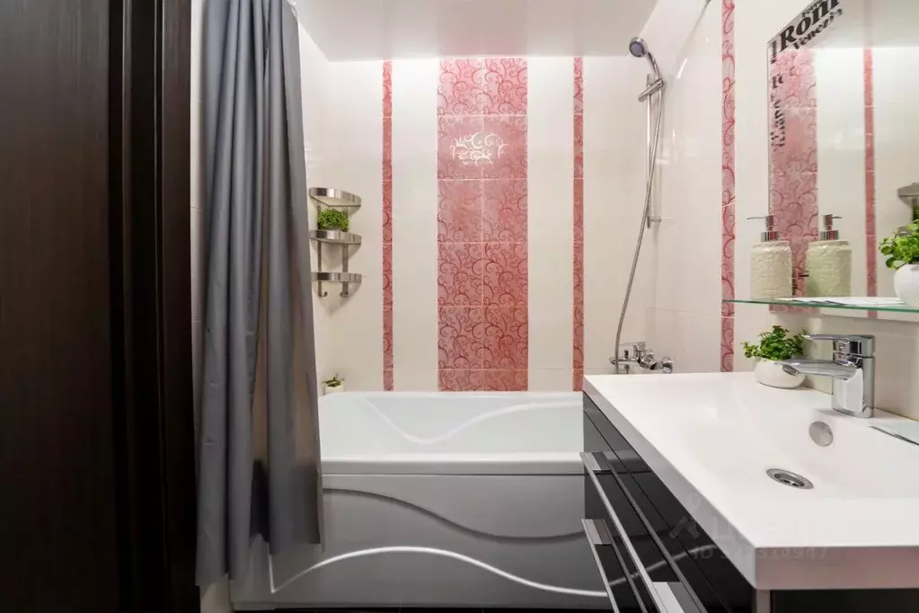 2-к кв. Свердловская область, Екатеринбург ул. Щорса, 105 (58.0 м) - Фото 2