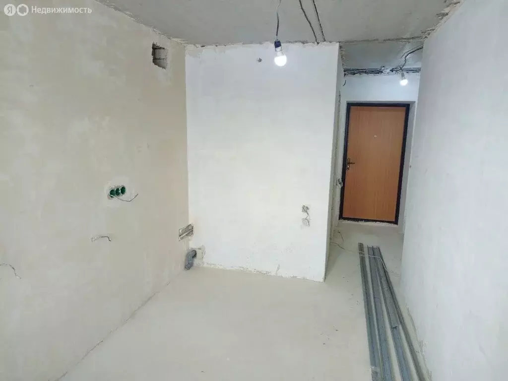 1-комнатная квартира: Энгельс, посёлок Новое Осокорье, Краснознамённая ... - Фото 0