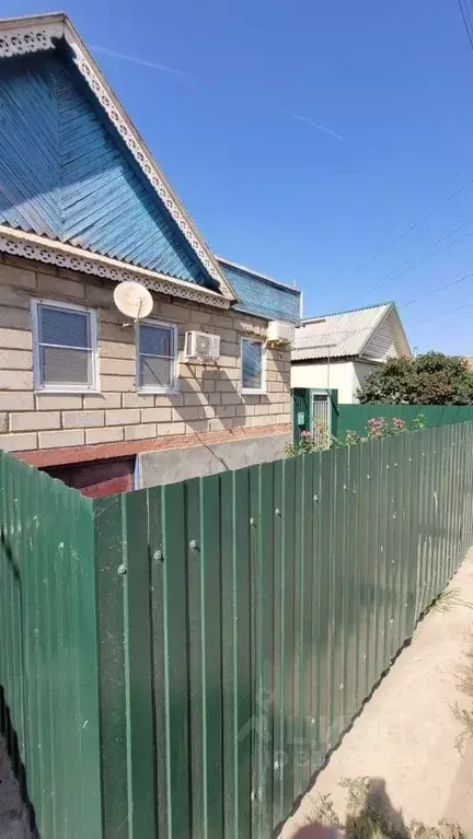 Дом в Астраханская область, Икрянинский район, Красные Баррикады рп ... - Фото 1