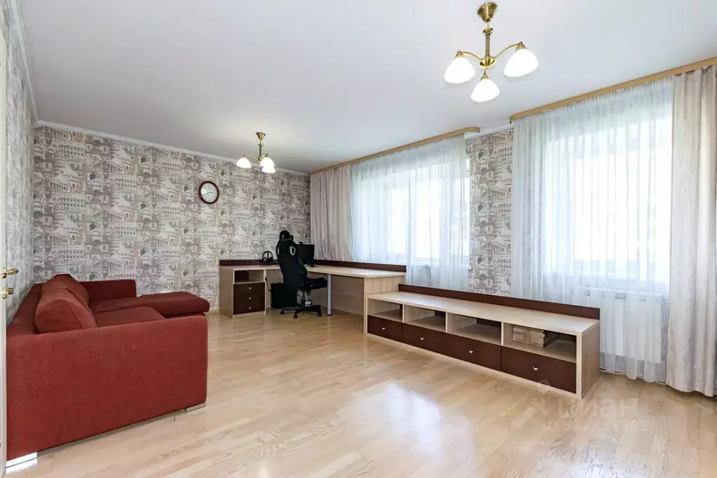 2-к кв. Свердловская область, Екатеринбург ул. Фролова, 25 (70.0 м) - Фото 1