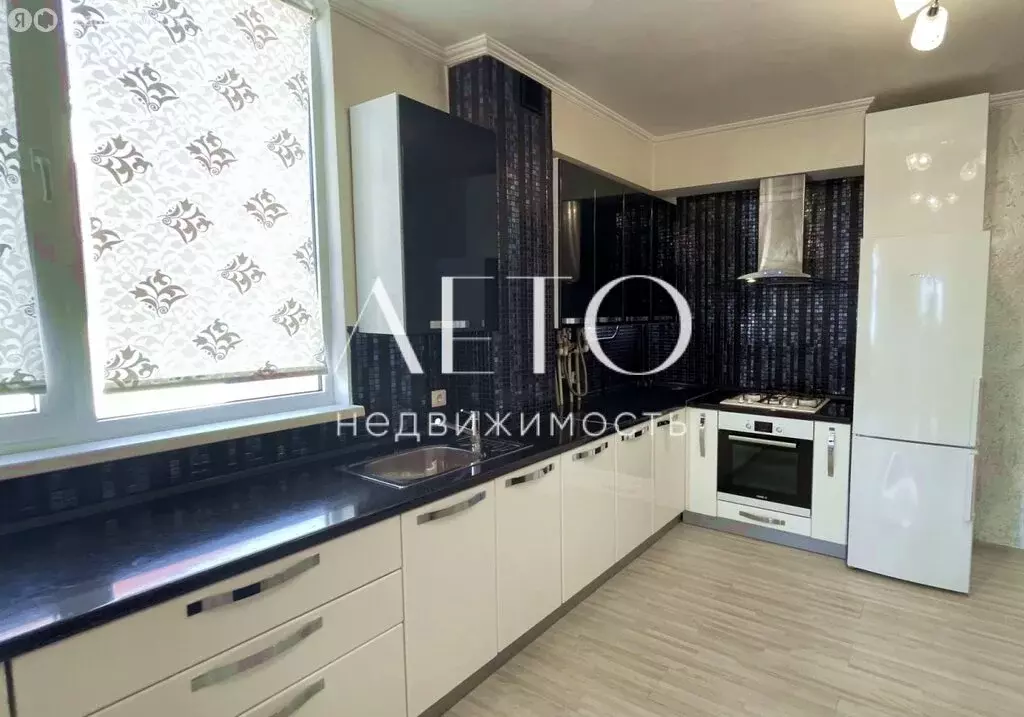 3-комнатная квартира: Адлер, Лазурная улица, 7Б (130 м) - Фото 1