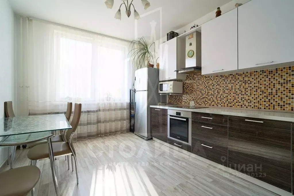 3-к кв. Свердловская область, Екатеринбург ул. Старых Большевиков, 3 ... - Фото 0