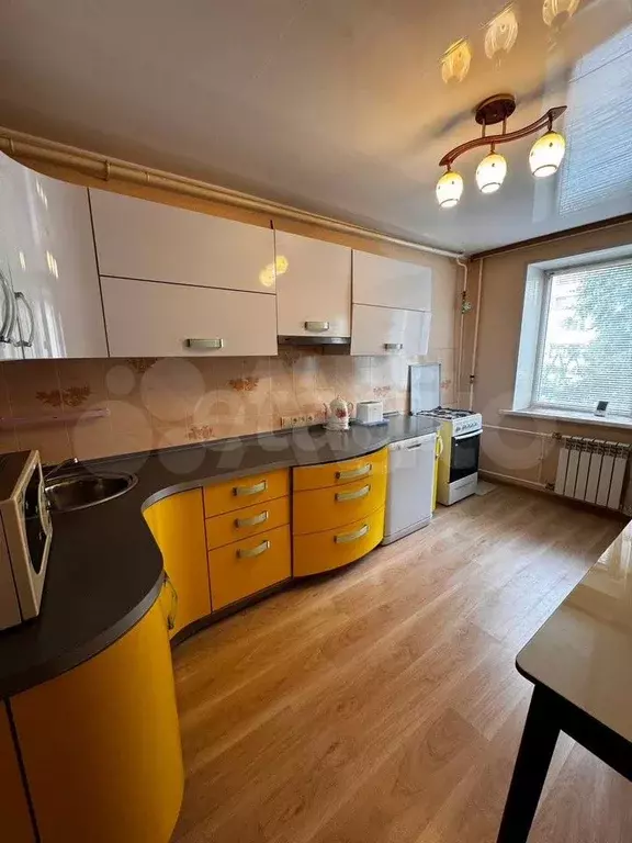 2-к. квартира, 65 м, 1/10 эт. - Фото 0
