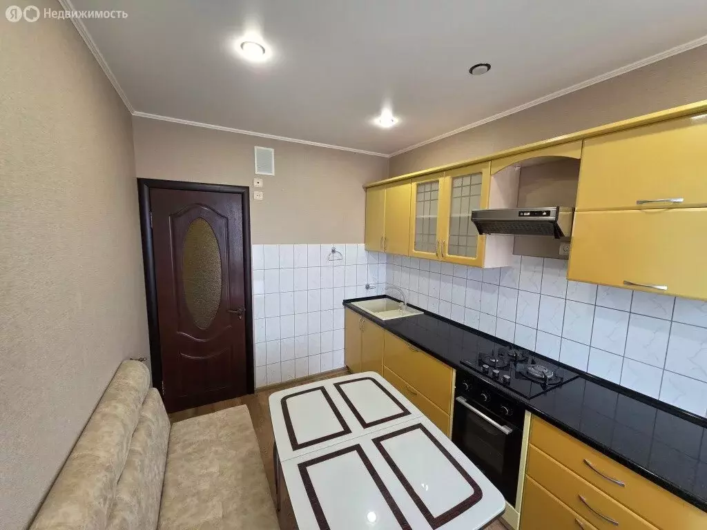 3-комнатная квартира: Щёкино, улица Емельянова, 67 (66.8 м) - Фото 2
